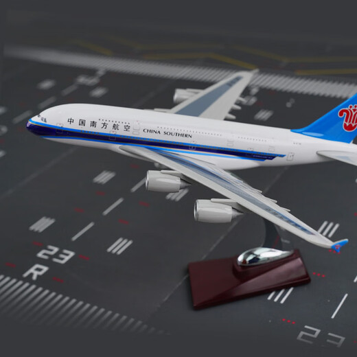 China Southern Airlines (CHINA SOUTHERN) China Southern Airlines cultural and creative aircraft model entry-level passenger aircraft model static ornaments A380-46 gift Christmas gift
