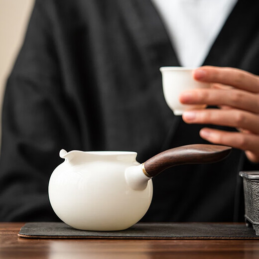 Tang Feng Dehua white porcelain mutton fat jade porcelain fair cup anti-scalding hand side handle tea set ceramic Kung Fu tea set tea sea fair cup Xiangxue side handle fair cup