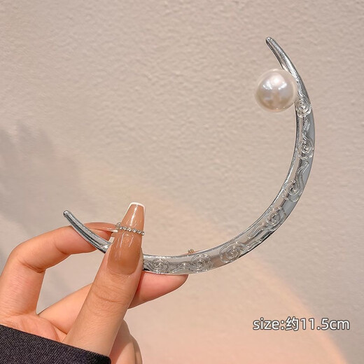 Beautifully made Chinese style half-moon hairpin for bun hair, retro silver imitation pearl half-moon hairpin for women, ancient style hairpin, auspicious cloud hairpin