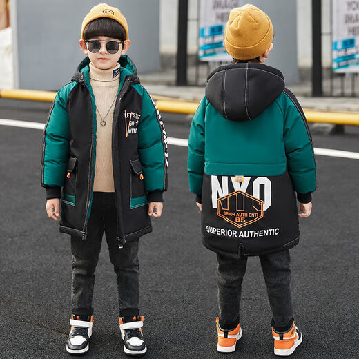 In der Winterkleidung von Disney Boys 'Cotton Jacket mit mittlerer Winterkleidung von mittelgroßen Winter in der Baumwolljacke mit mittlerem, mittelgroßen Kindern und samtmodische Baumwolljacke rot 679 plus Samt verdickte 120 (en).