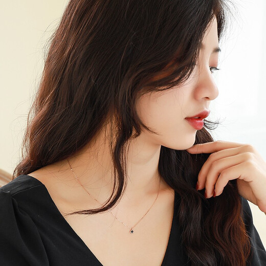 Mengjinyuan 18K gold necklace, gold 750 four-leaf clover clavicle chain for women, birthday gift for girlfriend, 45cm, about 0.58g