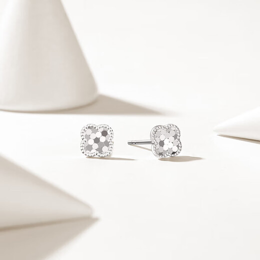 Trendy Acer Platinum Four-leaf Clover PT950 platinum earrings as a birthday gift for girlfriend. Priced. One pair is about 1.05g.