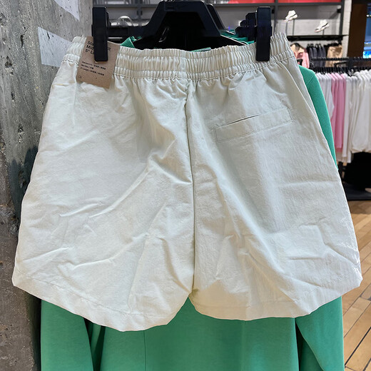 Nike (Nike) Pantalon féminin, shorts d'entraînement, pantalon de sport de nouveau style d'été, entraînement de course, fitness, pantalon à cinq points en baisse et décontracté FV6623-020 gris et blanc L