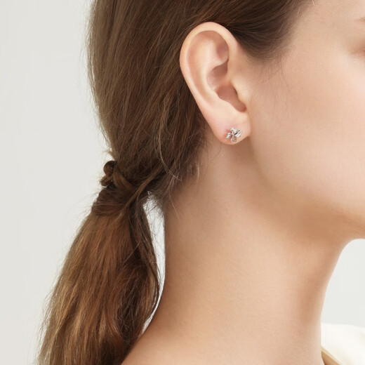 Chow Sang Sang Pt950 platinum four-leaf clover white gold platinum earrings earrings 83980E pricing