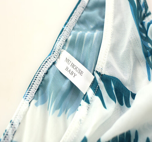 Pleasing men's thong sexy small briefs mesh printed low-waisted back open arm sexy pants L2 feet 3-2 feet 6 black