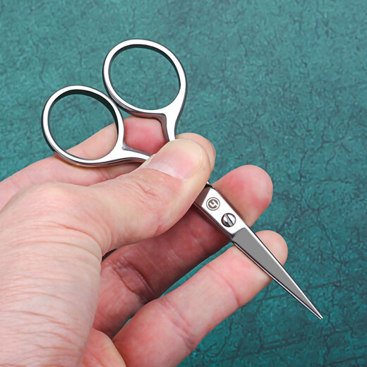 Es gibt zwei Paar Scheren zum Schneiden und Nähen von Stickereien aus rostfreiem Stahl im Haushalt, für das Büro von Seniorstudenten, eine kleine High-End-Industrieschere für den zivilen Gebrauch, 5 Zoll/12,7 cm1 Paar