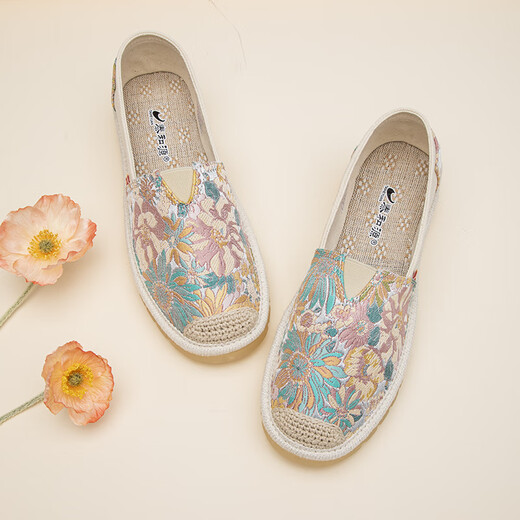 Taiheyuan summer women's refreshing and breathable middle-aged and elderly fashion versatile cloth shoes mother shoes one foot tread beef tendon sole anti-slip fisherman's shoes beige (embroidered pattern) 36
