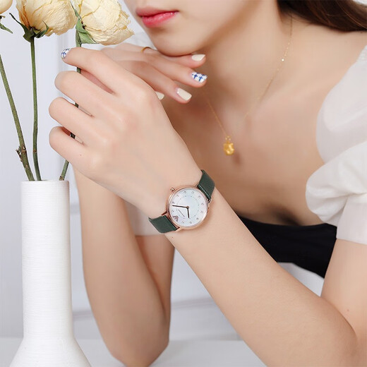 
Emporio Armani watch ladies, sister-in-law, the same style as the star-shaped watch, birthday Valentine's Day gift for girlfriend AR11150 [classic small green watch]