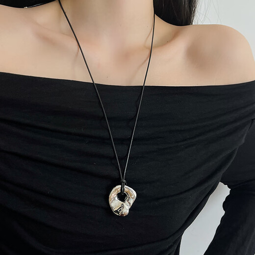ROSENA SAMMI niche retro abstract hollow pendant necklace Japanese and Korean minimalist fashion light luxury leather rope adjustable sweater chain accessories irregular abstract hollow pendant