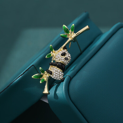 Pei Nanwei Panda brooch for women, Chinese style corsage for women, collar pin, cartoon pin, anti-exposure pin, fixed corner buckle, 1 panda hugging bamboo brooch