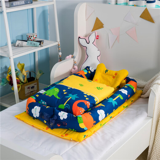
Hengzan Crib can be detachable and washable portable baby nest crib mid-bed bionic diaper change pad baby pillow travel crib Lion Deer Green (removal and wash belt quilt) 90*50