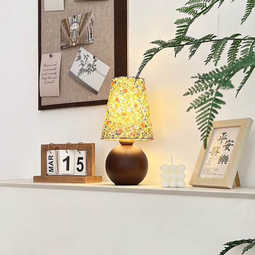 Mengjia French floral small table lamp retro warm bedroom bedside lamp medieval Japanese style master bedroom room atmosphere decoration lamp walnut color cylindrical + floral lampshade E27 warm light LED