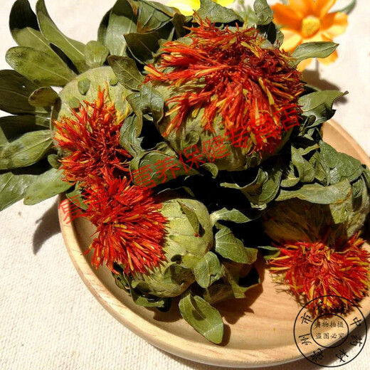 Kang Zhongzun La cabeza de flores de azafrán entera está empapada en agua y bebe 500 g de brotes de azafrán y brotes de azafrán en materias primas. El efecto de remojar a todos los brotes de azafrán en agua y bebida