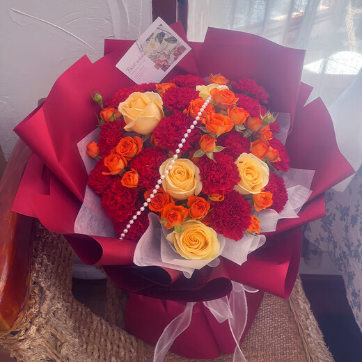 Xinyi Flower Express Roses and Carnations Bouquets as Gifts for Mom and Elders Nationwide Flower Delivery in the City 21 Champagne Carnations Mixed and Matched Bouquets