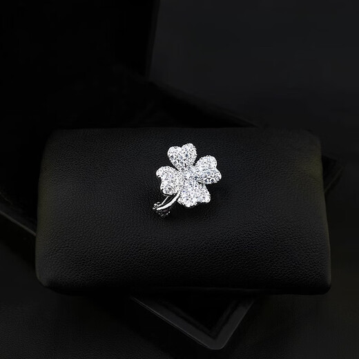 QUAMER zirconium exquisite four-leaf clover brooch men's and women's collar pin corsage clover pin suit sweater accessories bright silver