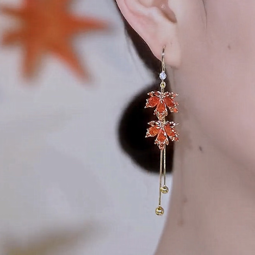 Idel red maple leaf earrings for women 2025 new trendy high-end long tassel retro light luxury design earrings Maple leaf ear hook style E2551