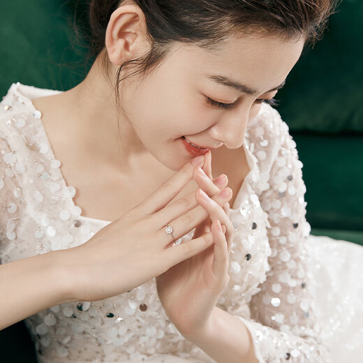 Saturday Fortune diamond ring female bouquet engagement 18k gold diamond ring KGDB021530 main diamond about 5 minutes 15th birthday gift