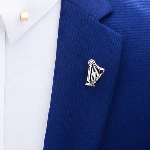 Suit pin high-end luxury men's sweater accessories collar British style metal badge Chinese style Christmas simple silver glossy fox head brooch 16x22mm