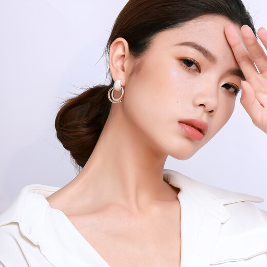 Qlady Women's Crystal Hoop Earrings Women's Trendy Fashion Korean Version Internet Celebrity Large Circle Shell Pure 925 Silver Women's Simple Silver Needle Earrings Decoration New Year's Earrings Birthday Gift Elegant White