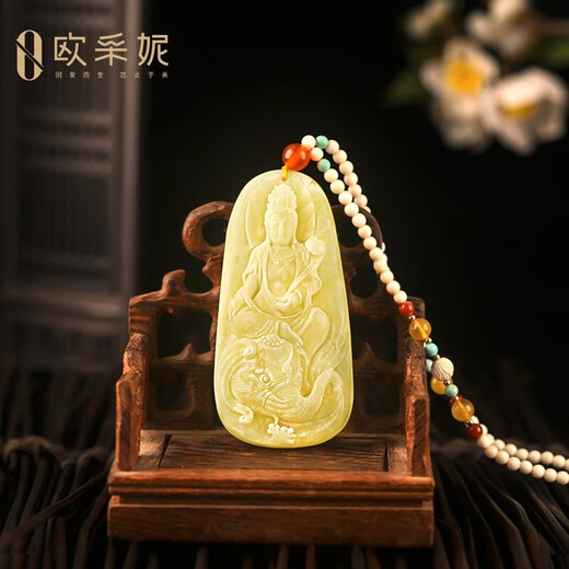 OUCERNY Beeswax Pendant Collection Demonic Flower Puxian Bodhisattva Natural Chicken Fat Yellow and White Nectar Guanyin Buddha Statue Carving Orphan Natural Orphan One Photograph One Certificate Approximately 33.56g (including chain)