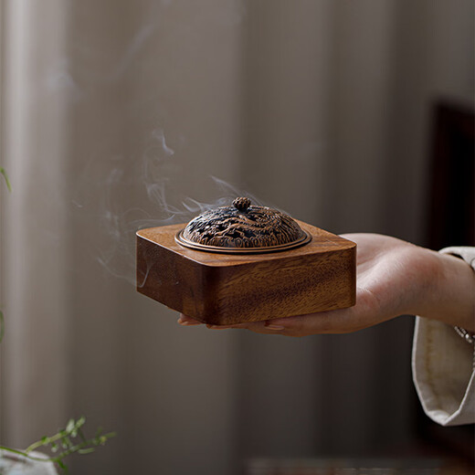 Yu Shang Zhenpin tea pet ornaments, high-end household walnut wood incense burner, Chinese Zen Zen agarwood aromatherapy furnace, hollow with lid incense insert, walnut wood incense burner-Longfeng cover