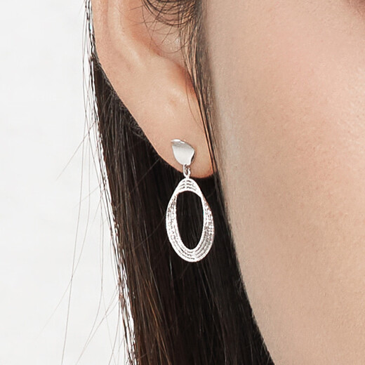 Lukfook Jewelry Platinum Earrings Möbius Ring Platinum 950 Earrings Price Approximately 2.43 grams