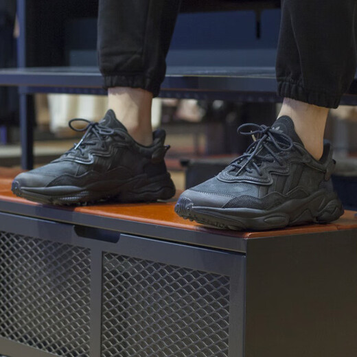 Adidas Casual Shoes Мужская обувь женская обувь 2023 Весна Новая клеверная пара Ozweego Dad обувь для кроссовки с низким топом GY9926/Black Samurai 36 (220 мм)
