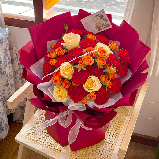 Xinyi Flower Express Roses and Carnations Bouquets as Gifts for Mom and Elders Nationwide Flower Delivery in the City 21 Champagne Carnations Mixed and Matched Bouquets
