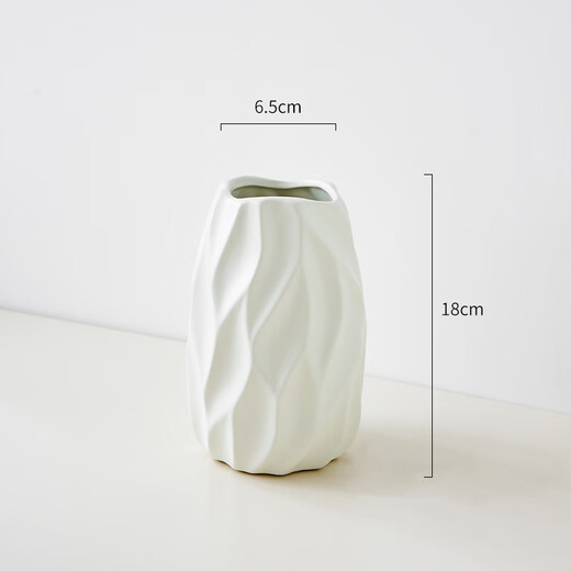 Fan Yejia light luxury cream ceramic vase, high-end water-raised flowers, rose flower arrangement, decorative ornaments, modern and simple
