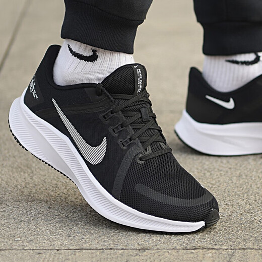 Nike (Nike) Chaussures masculines Summer quête 5 Ligne de vol houstouflante Casual Shock-Aushoned Wear-résistant aux chaussures de course de sport Da1105-006 Black / White 45