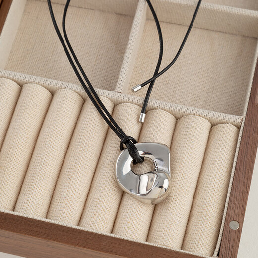 ROSENA SAMMI niche retro abstract hollow pendant necklace Japanese and Korean minimalist fashion light luxury leather rope adjustable sweater chain accessories irregular abstract hollow pendant