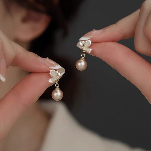 DAISY DREAM Butterfly Champagne Pearl Earrings 2025 New Hot Style Cat's Eye Earrings Niche Temperament Earrings for Women Pearl Butterfly Earrings 925 Silver Needle