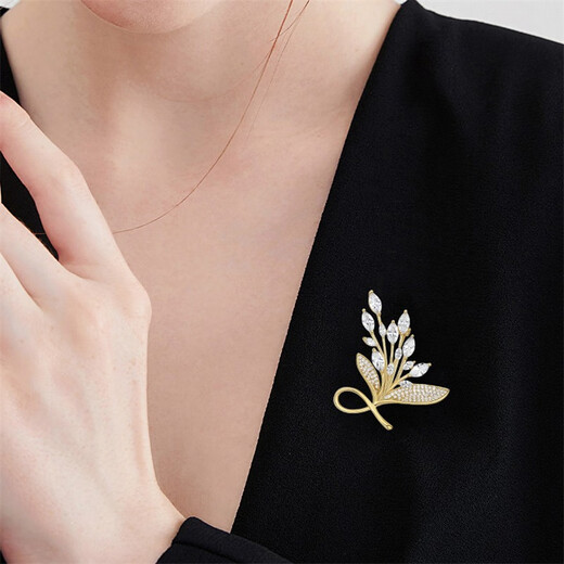 Marco Bizzarri high-end brand brooch, flower brooch, high-end feminine corsage for women, anti-exposure pin, suit accessories for women, Valentine's Day gift for girlfriend, wife's birthday gift