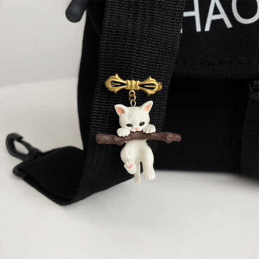 MOLC cute Japanese style kitten hugging a branch three-dimensional brooch 3D badge badge clothes anti-exposure buckle pin couple XZ0323 cat brooch