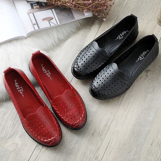 Han Xuefei (HANXUEFEIZI) mother shoes sandals summer 2025 new flat low heel middle-aged and elderly women's shoes soft sole non-slip middle-aged grandma leather shoes red A829-1 women's shoes 38 standard size