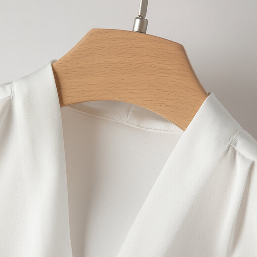 Late White New Product 2025 Autumn Casual Temperament Shirt Drape Skin Friendly V-Neck Elegant Commuting Shirt Women White S