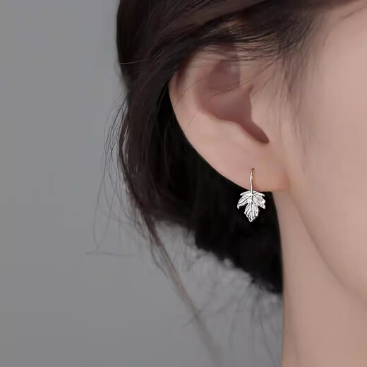 Qi Xiaomi s999 Pure Silver Maple Leaf Earrings Women's Ear Piercing Earrings Light Luxury 2025 New Earrings Niche High-end Earrings for Women 999 Silver Maple Leaf Earrings (1 Price)