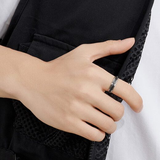 
Luk Fu Jewelry Platinum 950 Grass Pattern Platinum Ring Couple Ring Single Closed Ring Price EFT1P4C0103 No. 12-5.25g (including labor cost 698 yuan) Women's model