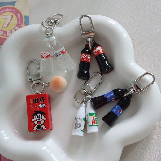 
[Snacks and Snacks] Simulated Wangzai Xiaomanbu Wahaha AD keychain school bag pendant best friend hanger [AD calcium milk] Simulated beverage keychain