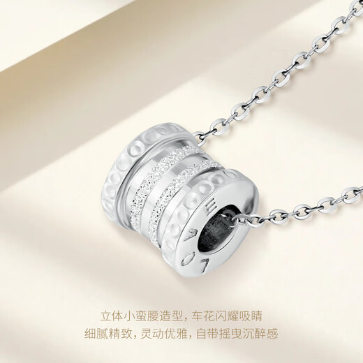 China Gold (CHINA GOLD) platinum pt950 car flower small waist platinum pendant as a birthday gift for girlfriend and wife, weighing about 2.2g