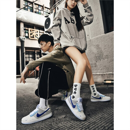 aj women's shoes Putian black and white panda dunk red wedding shoes aj1 low top shoes sports Kata men's shoes 1699 white plus black 35