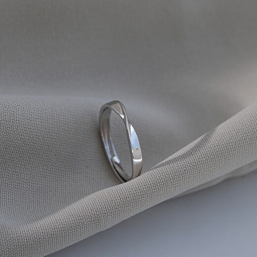 Platinum ring women's niche design plain ring Möbius ring couple ring gift for girlfriend fashion personalized single ring Möbius ring