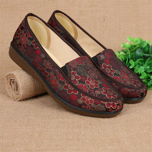 HKQD old Beijing cloth shoes women's single shoes middle-aged and elderly flat heel mother shoes soft sole elderly shoes non-slip comfortable and breathable grandma shoes 831 red 39