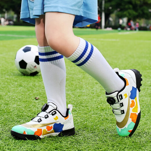 Feelaces Children's Rotary Button Schnürfußballschuhe Trainingschuhe TF gebrochene Nägel Jungen und Mädchen Mittelschüler Künstliche Gras-Sneaker 9893 Weiß 30
