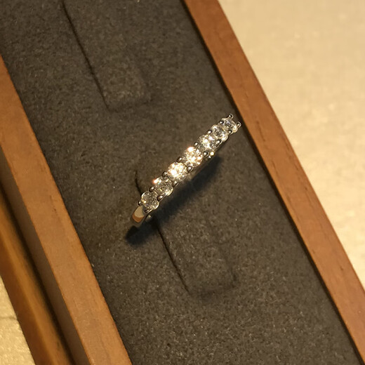 Feishengji 18K gold broken diamond ring, row of diamonds, thin diamond ring for women, non-fading silver, simple order, moissanite 18k gold, Hong Kong code - 11 code (high carbon diamond)