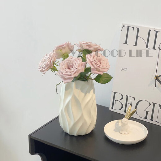 Fan Yejia light luxury cream ceramic vase, high-end water-raised flowers, rose flower arrangement, decorative ornaments, modern and simple