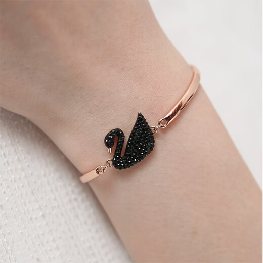 QUAMER light luxury brand gradient blue swan bracelet bracelet rose gold double swan silver bracelet for women black gold double swan hollow bracelet (M size)
