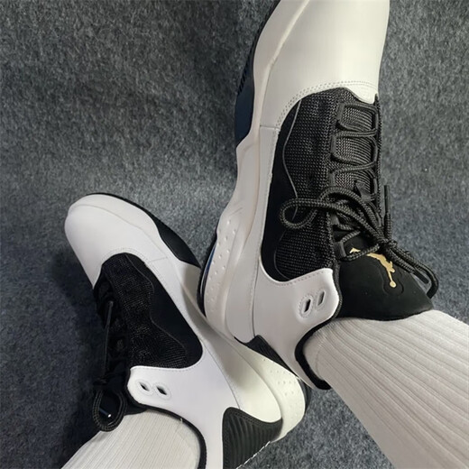 耐克（NIKE）Jordan Max Aura 2 黑白防滑耐磨缓震实战运动中帮复古篮球鞋 CK6636-107黑白 42 (265mm)