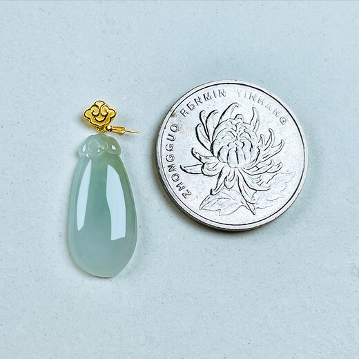 Chipan 18K gold Xiangyun exquisite small buckle Buddha God Guanyin Ruyi small pendant jade pendant buckle jade pendant clip buckle k yellow straight needle suitable for 50 cent coin light and small pendant