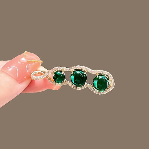 Duti's little pea brooch for women, cute Japanese style anti-exposure buckle niche pin, exquisite corsage, cardigan sweater accessories, No. 298 pea